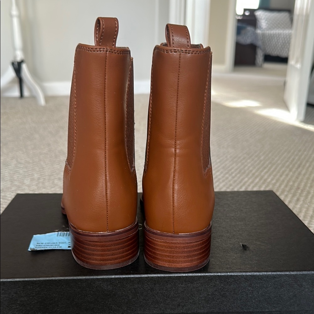 NWT: Elegant Brown Leather Ankle Boots - Picture 2 of 11